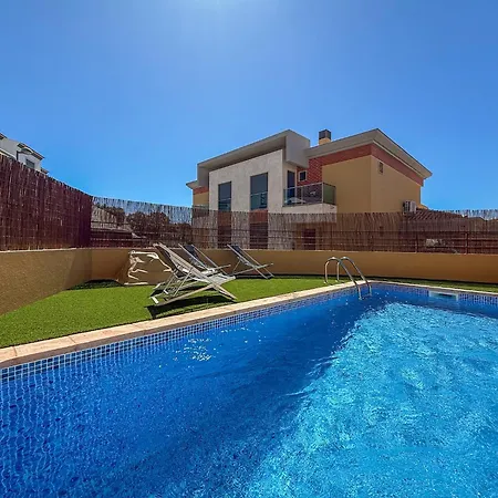Villa V4, Jardins Branqueira9 Near Beach,
